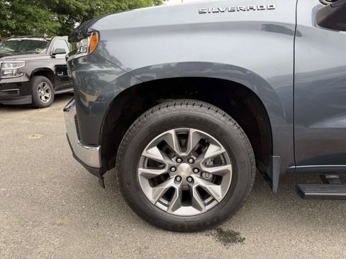 Used 2022 Chevrolet Silverado 1500 LT AWD/4WD image 7