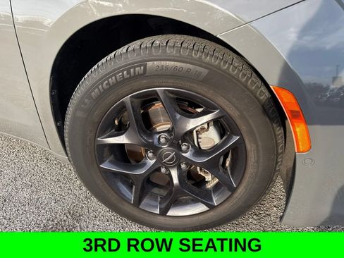 Used 2020 Chrysler Pacifica Touring-L Plus w/ Advanced Safetytec Group FWD image 2
