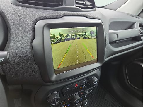 Used 2023 Jeep Renegade Latitude w/ Premium Group AWD/4WD image 17