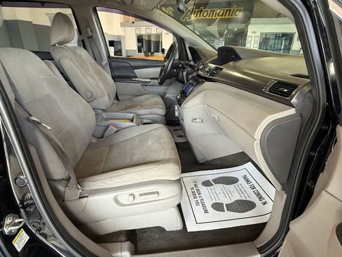 Used 2016 Honda Odyssey SE image 12
