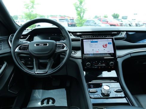 Used 2023 Jeep Grand Cherokee Overland w/ Advanced Protech Group III AWD/4WD image 31