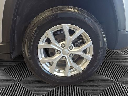Used 2023 Jeep Grand Cherokee Limited w/ Luxury Tech Group II AWD/4WD image 14