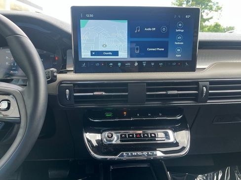 Certified 2025 Lincoln Corsair AWD image 31