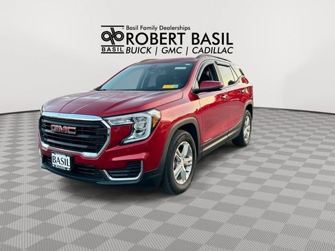 Used 2023 GMC Terrain SLE w/ Driver Convenience Package FWD image 4