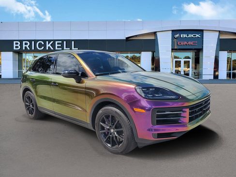 Used 2024 Porsche Cayenne AWD/4WD image 2