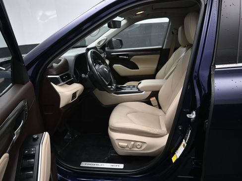 Used 2022 Toyota Highlander Limited AWD/4WD image 9