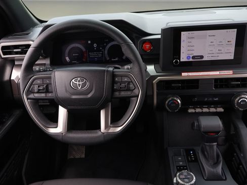 Certified 2025 Toyota Tacoma TRD Off-Road AWD/4WD image 14