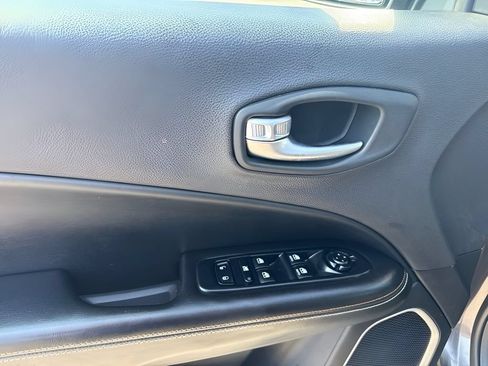 Used 2018 Jeep Compass Latitude w/ Cold Weather Group AWD/4WD image 20