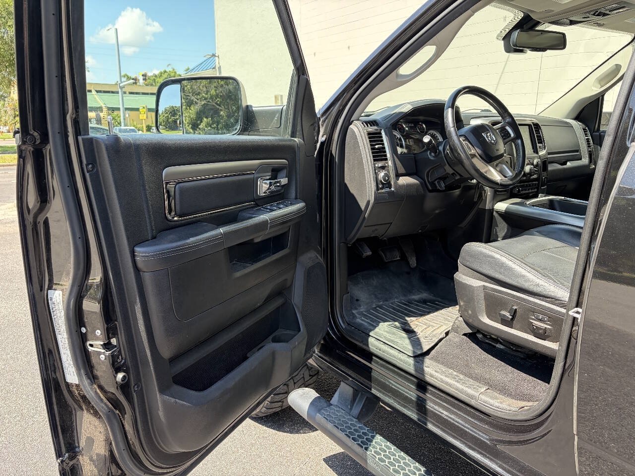 Used 2018 RAM 2500 Laramie w/ Sport Appearance Group AWD/4WD image 35