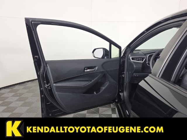 Certified 2025 Toyota Corolla Hatchback w/ SE Package FWD image 19