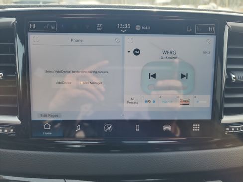 Used 2025 Chrysler Voyager LX image 17