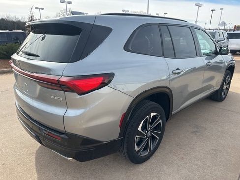 Used 2025 Buick Enclave Sport Touring image 5