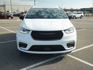 New 2026 Chrysler Pacifica Select video 2