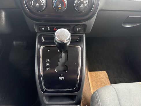 Used 2014 Jeep Patriot Latitude AWD/4WD image 21