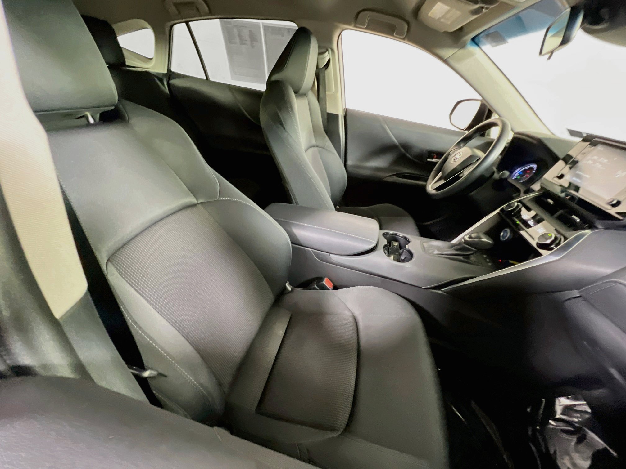 Used 2021 Toyota Venza LE AWD/4WD image 25