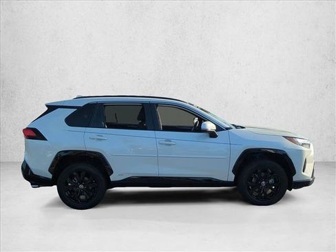 Used 2022 Toyota RAV4 SE AWD/4WD image 4