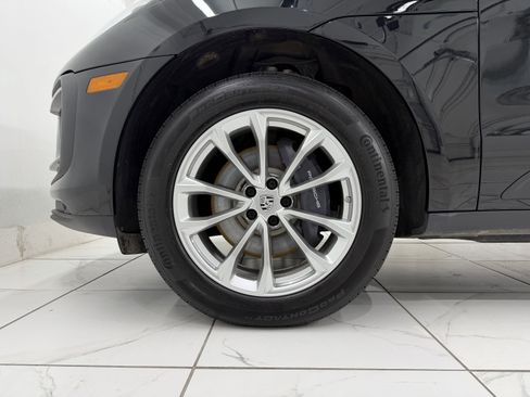 Certified 2023 Porsche Macan image 16
