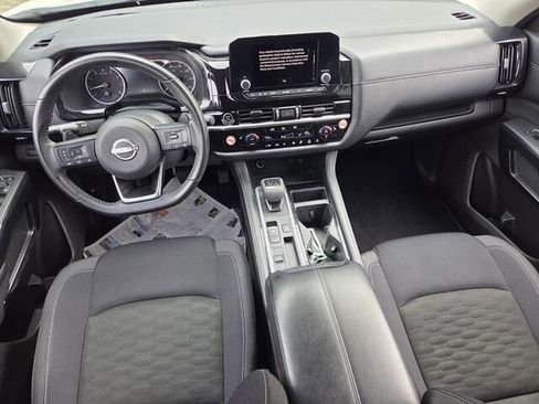 Used 2024 Nissan Pathfinder SV FWD image 10