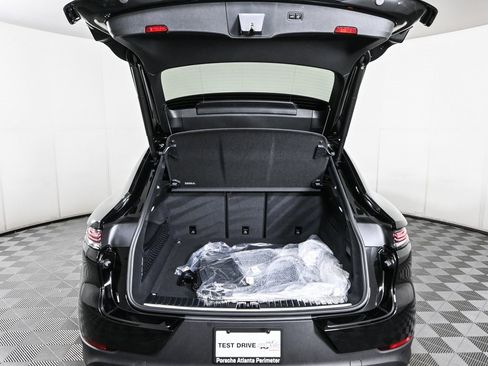 Certified 2025 Porsche Cayenne Coupe image 33