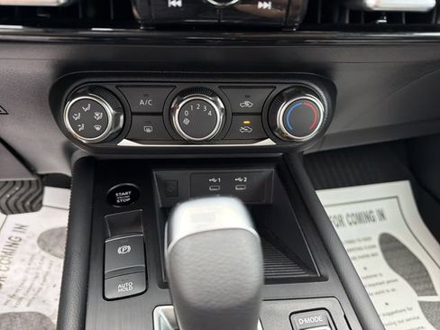 Used 2025 Nissan Kicks SV AWD/4WD image 22
