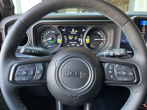 Used 2024 Jeep Wrangler Unlimited Rubicon 4xe AWD/4WD image 33