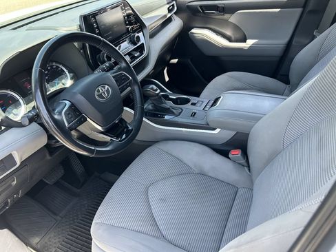 Used 2021 Toyota Highlander LE FWD image 26