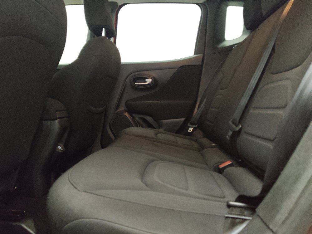 Used 2021 Jeep Renegade Latitude FWD image 18