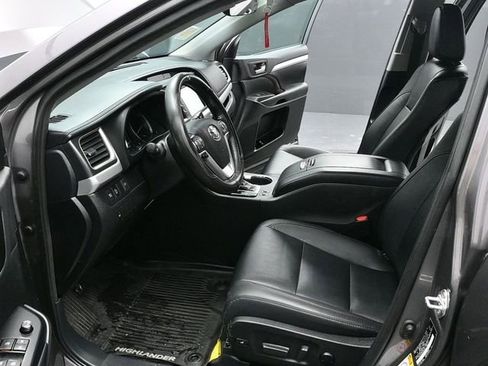Used 2019 Toyota Highlander XLE image 13