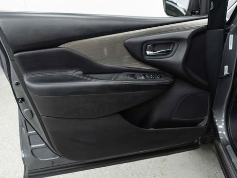 Used 2018 Nissan Murano SV FWD image 12