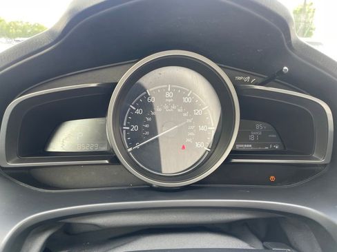 Used 2018 MAZDA MAZDA3 Touring FWD image 10
