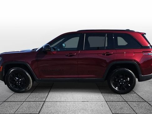 Used 2025 Jeep Grand Cherokee Altitude AWD/4WD image 8