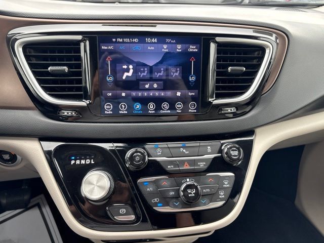 Used 2019 Chrysler Pacifica Touring-L Plus w/ Tire & Wheel Group FWD image 13