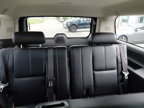 Used 2012 Chevrolet Suburban LT w/ Luxury Package AWD/4WD image 11