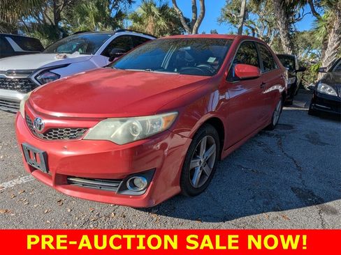 Used 2014 Toyota Camry L image 24