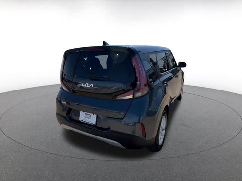 Used 2025 Kia Soul LX w/ LX Technology Package FWD image 14