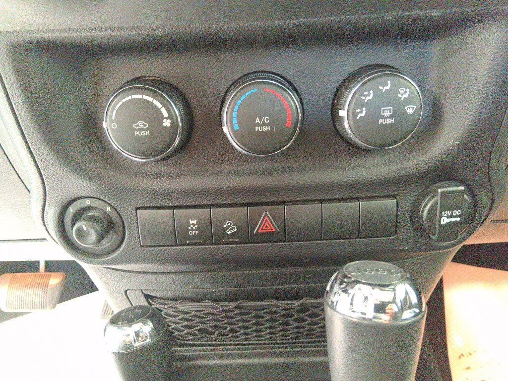 Used 2015 Jeep Wrangler Sport w/ Quick Order Package 24S AWD/4WD image 39