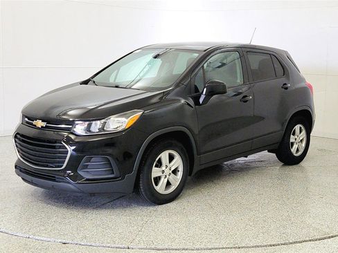 Used 2020 Chevrolet Trax LS w/ Tint and Cruise Package FWD image 3