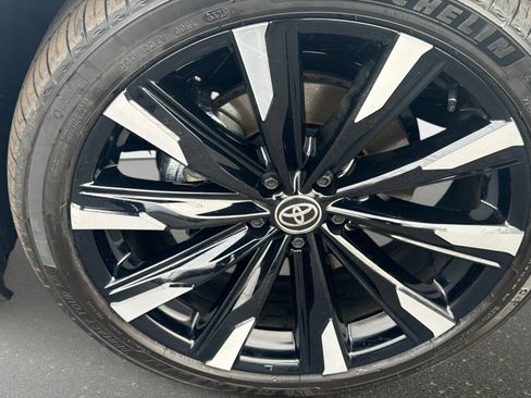 Used 2026 Toyota Crown Platinum AWD/4WD image 13