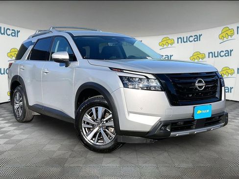 Used 2023 Nissan Pathfinder SL w/ Black Appearance Package AWD/4WD image 1