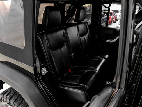 Used 2016 Jeep Wrangler Unlimited Rubicon AWD/4WD image 40