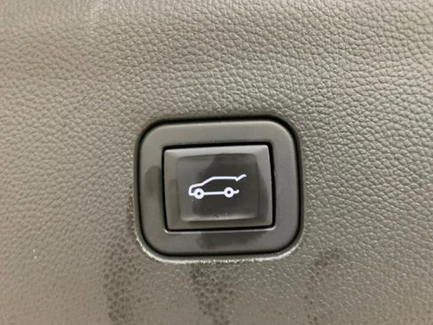 Used 2020 Buick Enclave Premium w/ Sun and Sites Package AWD/4WD image 39
