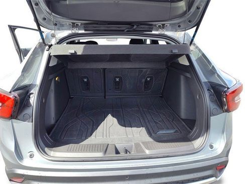 Used 2025 Chevrolet Trax LT w/ Driver Confidence Package image 24