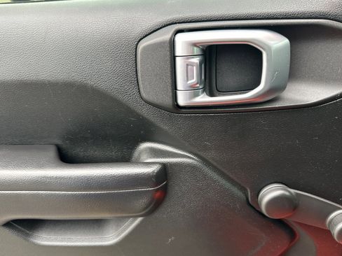 Used 2020 Jeep Wrangler Sport image 12