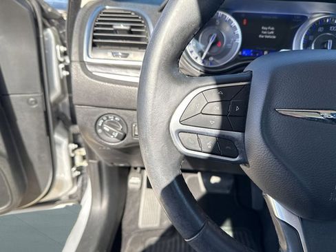 Used 2019 Chrysler 300 Touring w/ Driver Convenience Group image 14