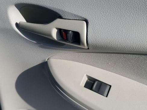 Used 2013 Toyota Corolla L image 41