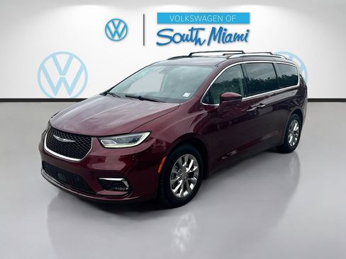 Used 2021 Chrysler Pacifica Touring-L w/ Premium & Safety Sphere Group FWD image 3
