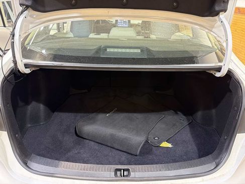 Used 2022 Toyota Corolla LE FWD image 15