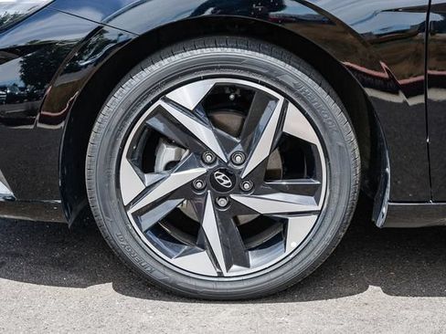 Certified 2022 Hyundai Elantra Limited FWD image 11