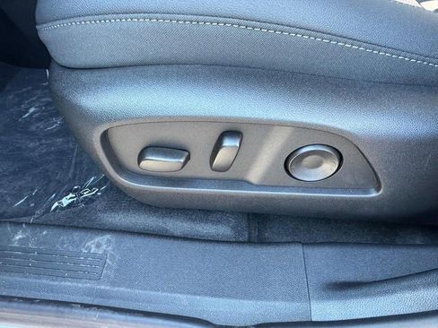 New 2026 Chevrolet Equinox LT w/ Convenience Package II image 11