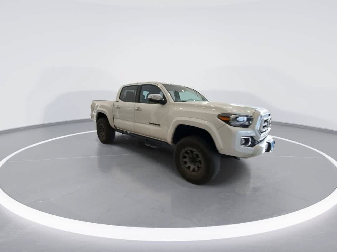 Used 2021 Toyota Tacoma Limited AWD/4WD image 2